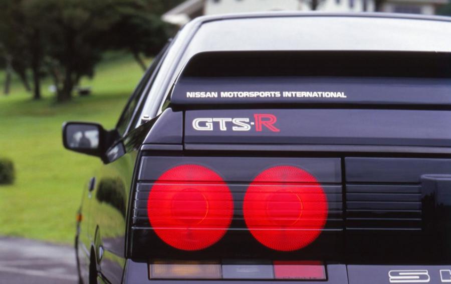 Детали экстерьера Nissan Skyline GTS-R (KHR31) 1987 года  (фото 7 из 9)